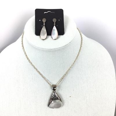 1247 Sterling Silver Mother of Pearl Necklace Earring Set