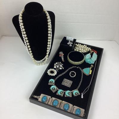 1260 Costume Jewelry Lot Turquoise and Pearls