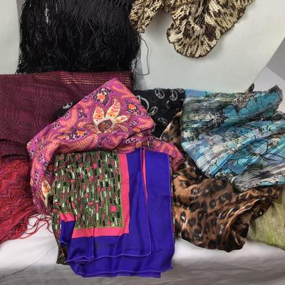 1250  Misc. Ladies Scarf Lot