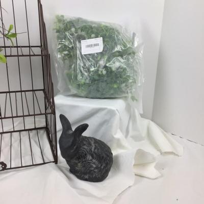 1252 Bunny Metal Wire Shelf with Garden Decor and Artificial Garland Greens