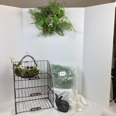 1252 Bunny Metal Wire Shelf with Garden Decor and Artificial Garland Greens