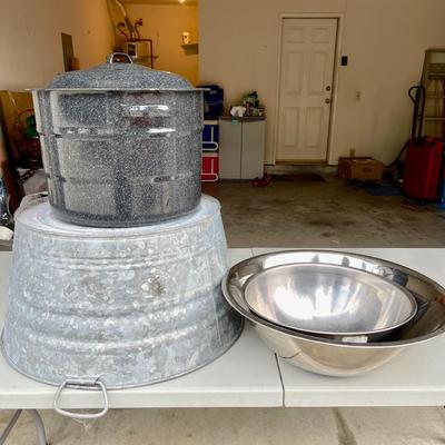 LOT 55  HOUSEHOLD CHORES GROUP #1 SIZE GALVANIZED WASH TUB GRANITE WARE STAINLESS BOWLS