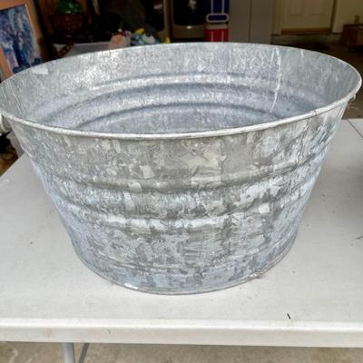 LOT 55  HOUSEHOLD CHORES GROUP #1 SIZE GALVANIZED WASH TUB GRANITE WARE STAINLESS BOWLS