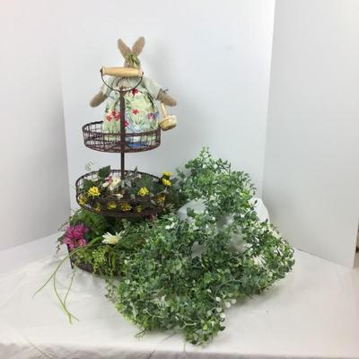 1256 Three Tier Wire Shelf with Artificial Garland