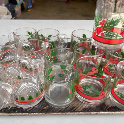LOT 59  MIXED GROUP OF HOLIDAY GLASSES