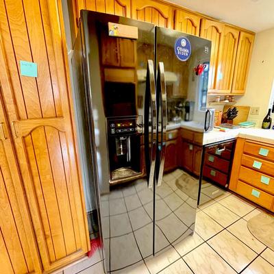 LOT 71  KENMORE SIDE BY SIDE REFRIGERATOR BLACK 2011