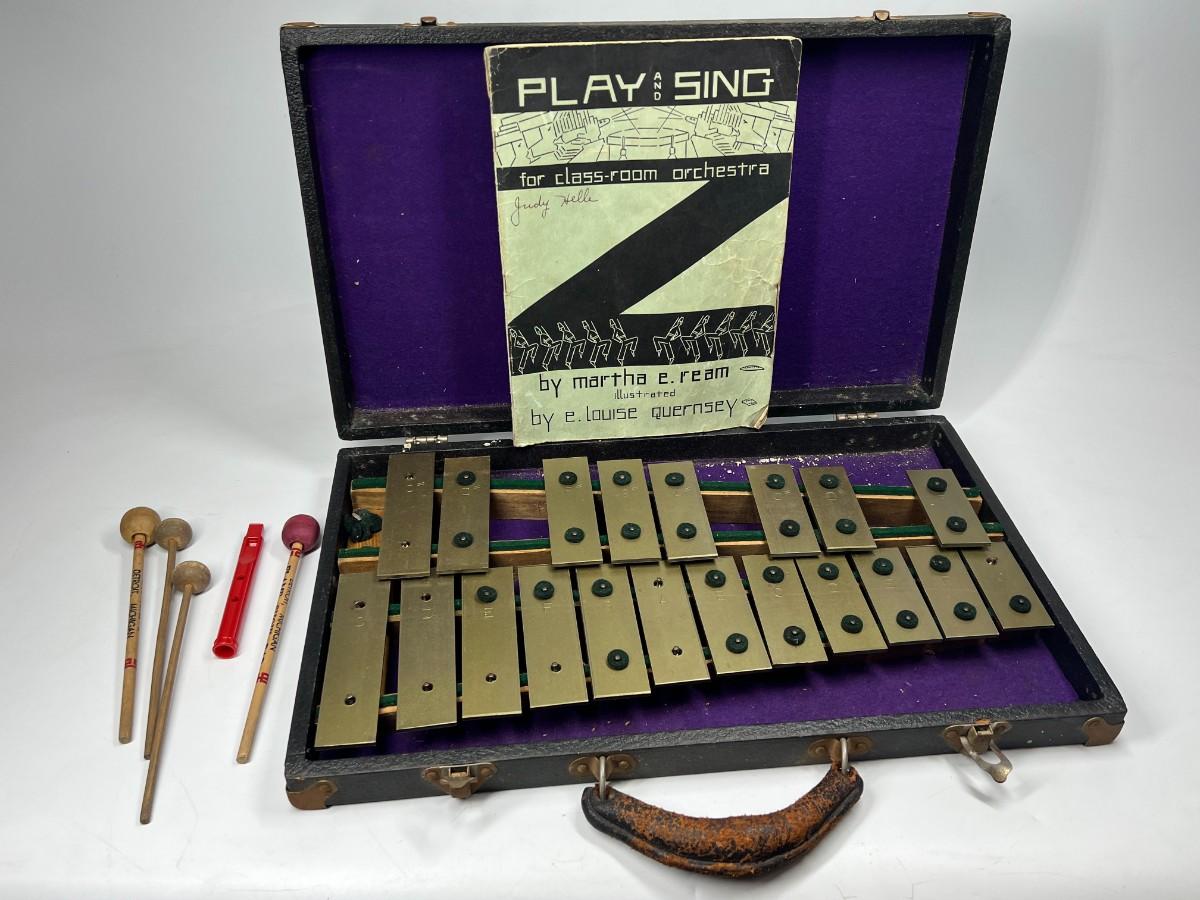 Vintage Travel Portable Xylophone in Carrying Case Musical Instrument