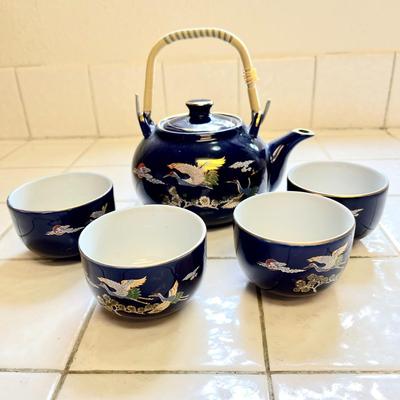 LOT 86  JAPANESE TEA SET FLYING CRANES
