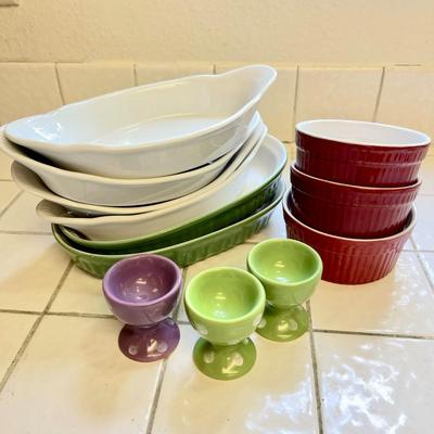 LOT 88  GROUP OF CERAMIC BAKE/SERVE DISHES RAMIKINS EGG CUPS