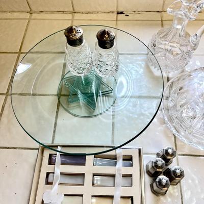 LOT 91  GROUP OF ELEGANT TABLE SERVE WARE CRYSTAL PORCELAIN CHINA