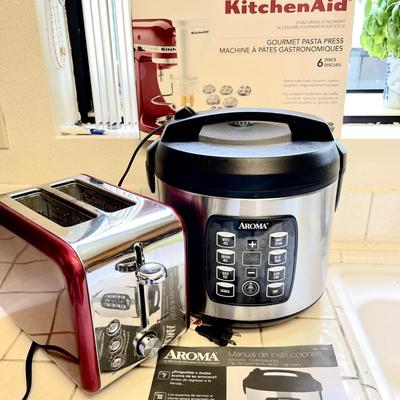 LOT 93  KITCHEN SMALL APPLIANCES KITCHENAID PASTA PRESS AROMA COOKER/STEAMER BONSEN TOASTER