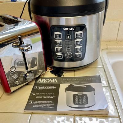 LOT 93  KITCHEN SMALL APPLIANCES KITCHENAID PASTA PRESS AROMA COOKER/STEAMER BONSEN TOASTER