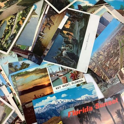 1280 Large Souvenir Lot of Vintage Postcards