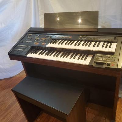 Yamaha Organ and bench