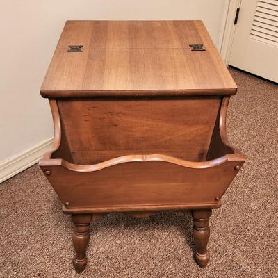 Lot #11 Vintage MERSMAN Colonial style End Table - Maple