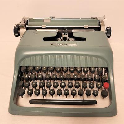 Lot #17  Vintage Silvetti Typewriter - works