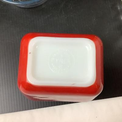 Lot # 1349 Vintage Pyrex & Glass Storage Refrigerator Dishes