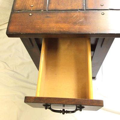 1375 Hammary Rustic Tacoma Chair Side Table