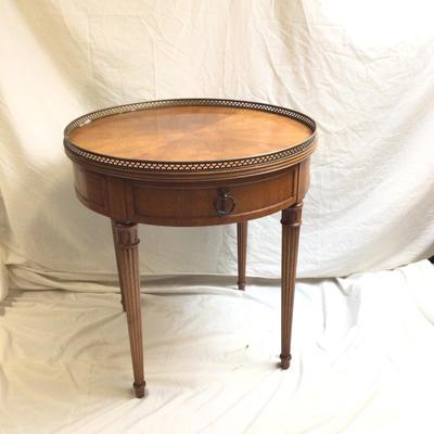 1376 Henredon Round Galley Edge Single Drawer Table