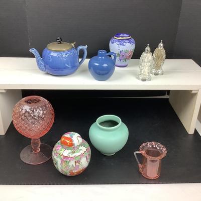 Lot 1351  Vintage Pottery and Glassware Lot
