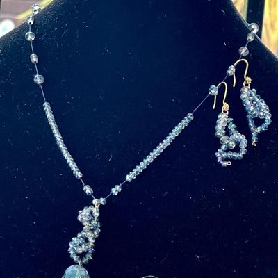 LOT 120  LIGHT & DARK BLUE CRYSTALS WITH FRONT DROP MATCHING EARRINGS