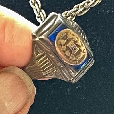 LOT 121  GOING STEADY1 SILVER CHAIN & VINTAGE CLASS RING