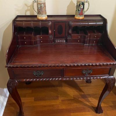 Lovely vintage Queen Anne writing desk