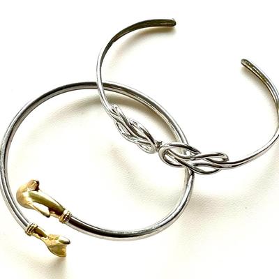 LOT 124  PAIR OF SILVER TONE BRACELETS COSTUME JEWELRY