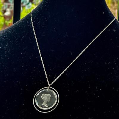 LOT 126  GLASS CAMEO NECKLACE SILVER TONE CHAIN BY HALLMARK CARDS