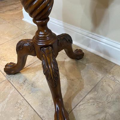 Wooden scalloped pedestal table
