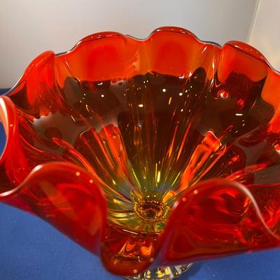 ELEGANT FLUTED GLASS BOWL
