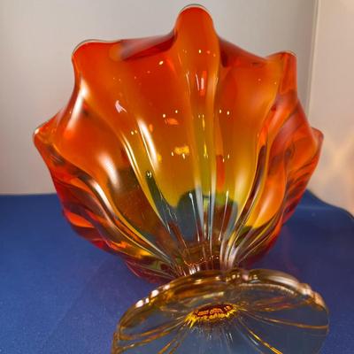 ELEGANT FLUTED GLASS BOWL
