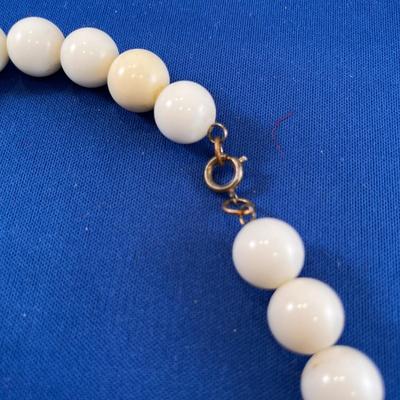 VINTAGE BAKELITE, WOOD NECKLACE