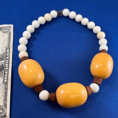 VINTAGE BAKELITE, WOOD NECKLACE