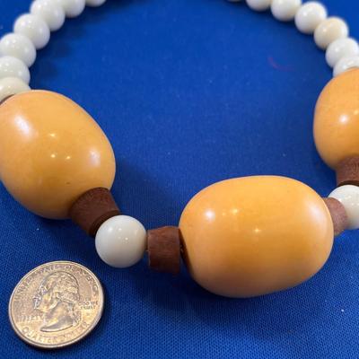 VINTAGE BAKELITE, WOOD NECKLACE