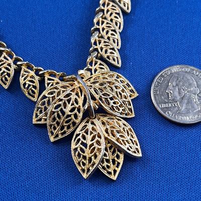 VINTAGE GOLD-TONE LEAF NECKLACE