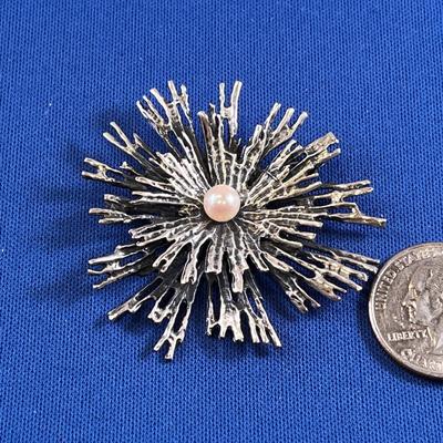 ORGANIC MOTIF PIN w/REAL PEARL CENTER