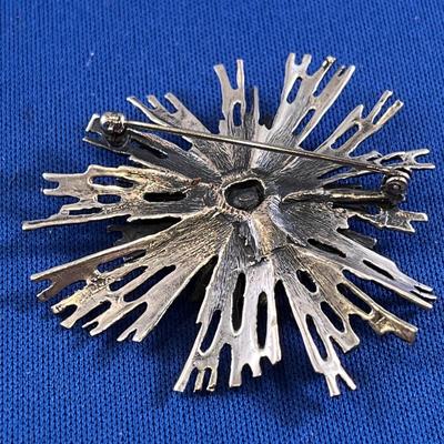 ORGANIC MOTIF PIN w/REAL PEARL CENTER
