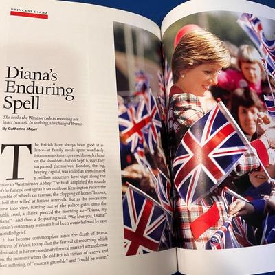 QUEEN ELIZABETH II 60TH YEAR REIGN BOOK