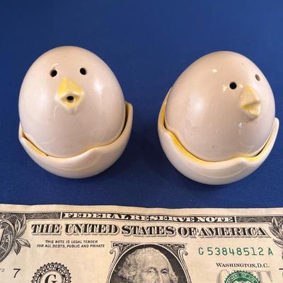 FANCIFUL CHICKS SALT & PEPPER SET