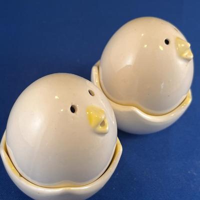FANCIFUL CHICKS SALT & PEPPER SET