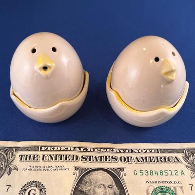 FANCIFUL CHICKS SALT & PEPPER SET
