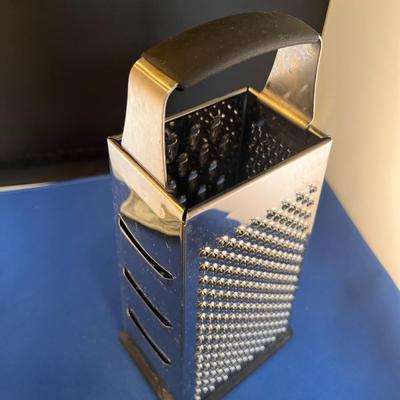 4-SIDED KITCHEN GRATER 