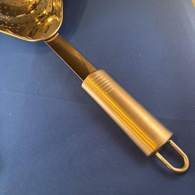 LARGE SCOOP STAINLESS COLANDER
