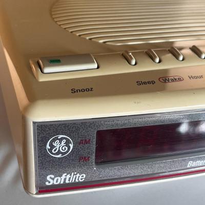 AM FM ALARM RADIO BY GE