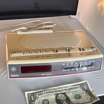 AM FM ALARM RADIO BY GE