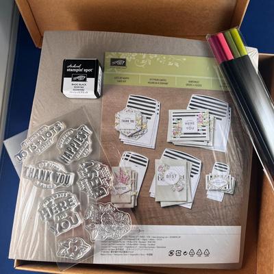 STAMPINâ€™ UP â€œLOTS OF HAPPYâ€ CARD KIT