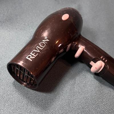 REVLON HAIR BLOW DRYER