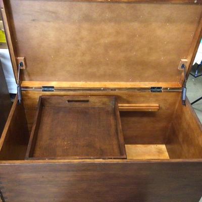 1338 Folk Art Style American Flag Storage Chest