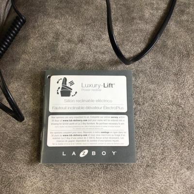 1384 Like NEW LA-Z-BOY Gold Power Lift Chair Recliner Heated, Massage
